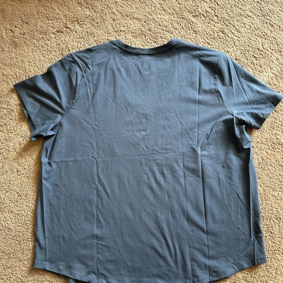 Women's Lululemon V-Neck Love t-shirt - Picture 3 of 4